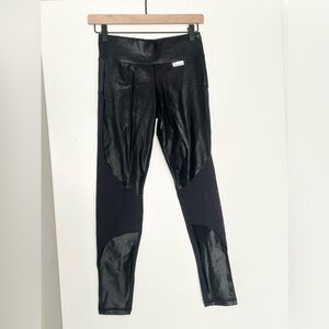 Compression Polyamide Fabric Fitness Leggings Shiny w Mesh Like New